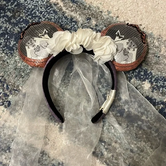 Ghost Bride Ears with Veil Headband The Haunted Mansion NWT Disney Minnie 106561s1.jpg main image 2